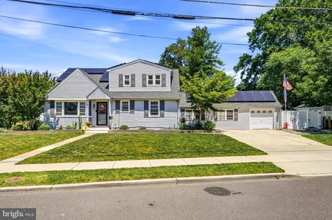 411 W Cedar Ave, Oaklyn, NJ 08107