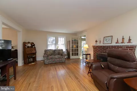 Living - 237 Rhoads Ave, Haddonfield, NJ 08033 photo 3 of 6