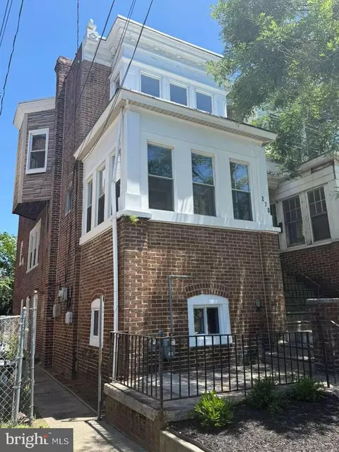 270 S 27th St, Camden, NJ 08105