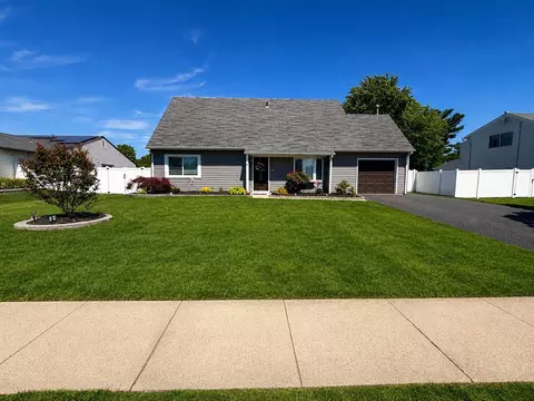 4 Peoria Ln, Sicklerville, NJ 08081