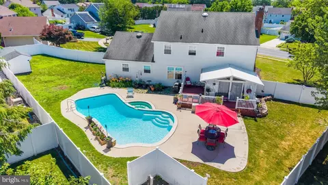 1 Dorado Ct, Clementon, NJ 08021