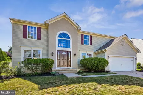 7 Flagstone Dr, Sicklerville, NJ 08081