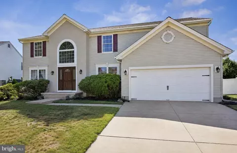 7 Flagstone Dr, Sicklerville, NJ 08081