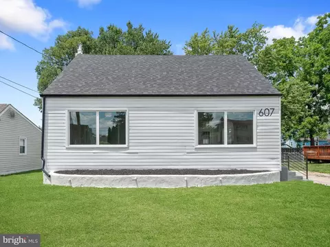 607 W Madison Ave, Magnolia, NJ 08049