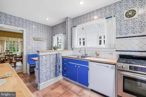 Kitchen - 664 E Greenman Rd, Haddonfield, NJ 08033 photo 5 of 6