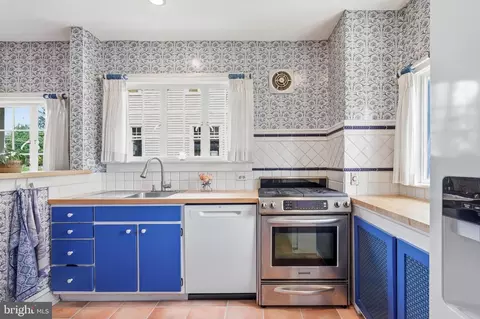 Kitchen - 664 E Greenman Rd, Haddonfield, NJ 08033 photo 4 of 6