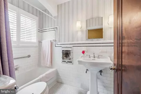 Bath - 664 E Greenman Rd, Haddonfield, NJ 08033 photo 5 of 6