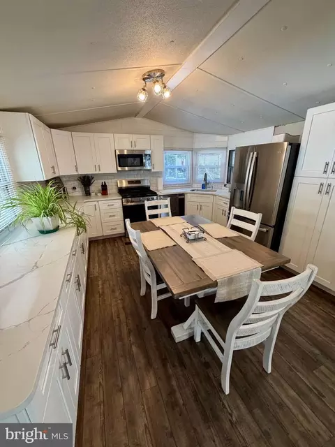 50 Hazeltop Dr, Sicklerville, NJ 08081