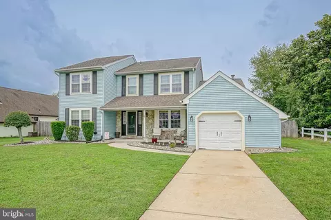 9 Hemlock Dr, Blackwood, NJ 08012