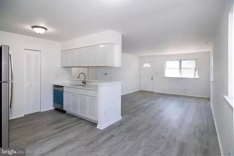 70 Highland Ave, Sicklerville, NJ 08081