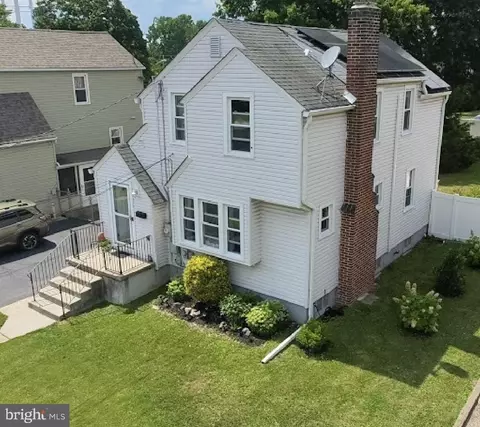 27 W Holly Ave, Oaklyn, NJ 08107