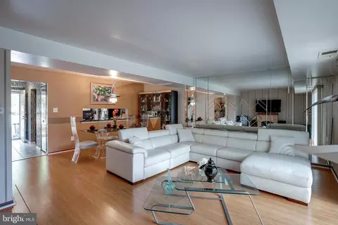 1089 Corbridge Ct, Voorhees, NJ 08043
