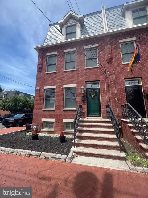 425 S 6th St, Camden, NJ 08103