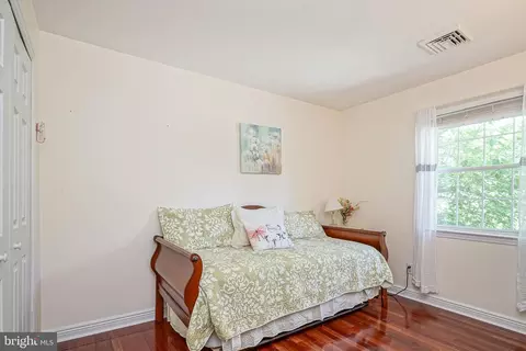 Bedroom - 40 Mohawk Ave, Clementon, NJ 08021 photo 4 of 4