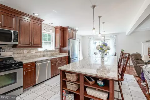 Kitchen - 40 Mohawk Ave, Clementon, NJ 08021 photo 2 of 5