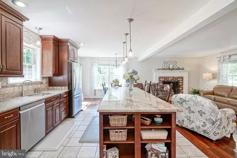 Kitchen - 40 Mohawk Ave, Clementon, NJ 08021 photo 3 of 5