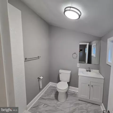 Bath - 433 E Maple Ave, Lindenwold, NJ 08021 photo 2 of 5