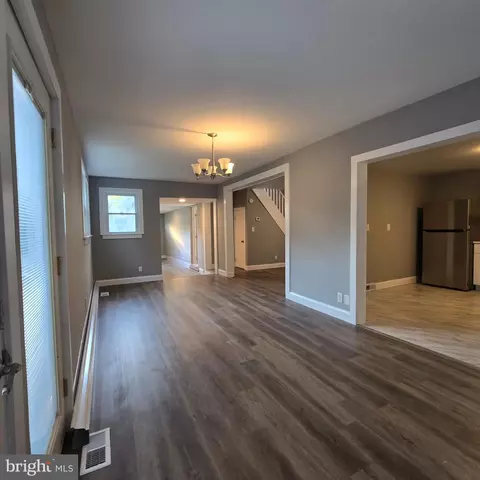 Living - 433 E Maple Ave, Lindenwold, NJ 08021 photo 6 of 6