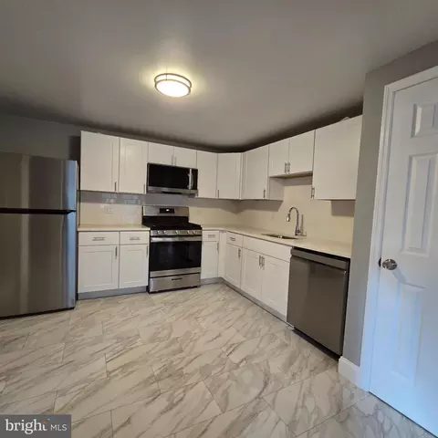 Kitchen - 433 E Maple Ave, Lindenwold, NJ 08021 photo 2 of 3