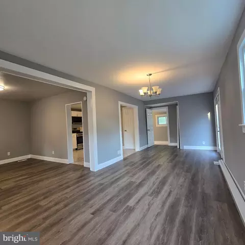 Living - 433 E Maple Ave, Lindenwold, NJ 08021 photo 5 of 6