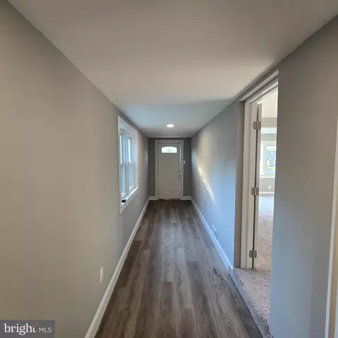 Entry Way - 433 E Maple Ave, Lindenwold, NJ 08021 photo 2 of 5
