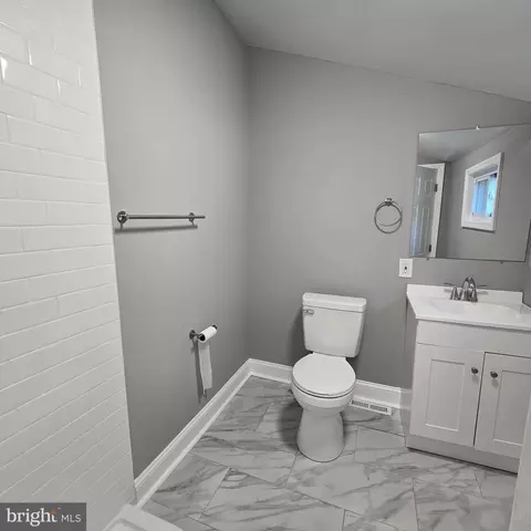 Bath - 433 E Maple Ave, Lindenwold, NJ 08021 photo 4 of 5