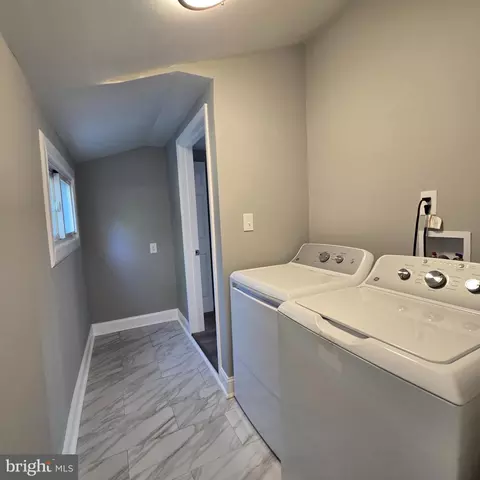 Entry Way - 433 E Maple Ave, Lindenwold, NJ 08021 photo 5 of 5