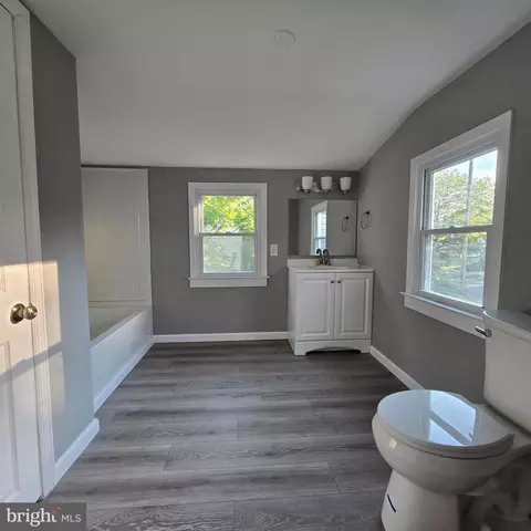Bath - 433 E Maple Ave, Lindenwold, NJ 08021 photo 5 of 5