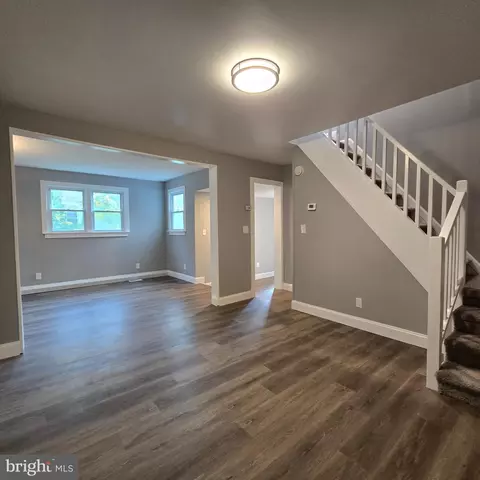 Living - 433 E Maple Ave, Lindenwold, NJ 08021 photo 4 of 6