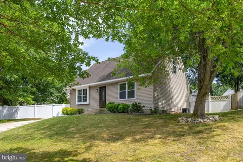 10 Prospect Ct, Sicklerville, NJ 08081