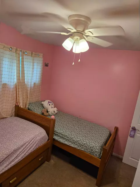 Bedroom - 909 Bentley Rd, Lindenwold, NJ 08021 photo 2 of 4