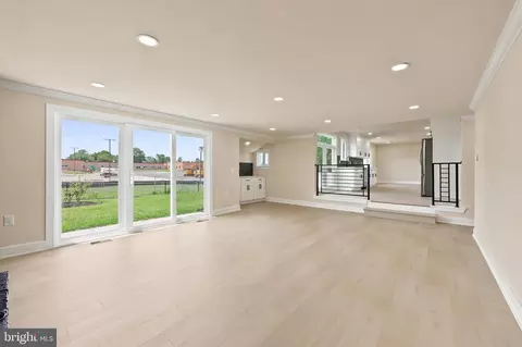 4 Bellows Ln, Cherry Hill, NJ 08002
