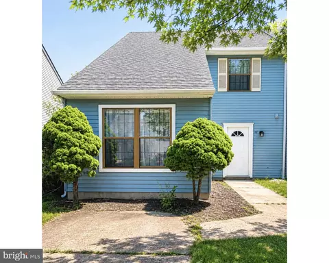 12 Hewitt Ln, Sicklerville, NJ 08081