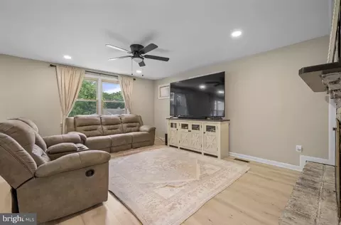 Living - 1 Hamilton Dr, Clementon, NJ 08021 photo 1 of 1