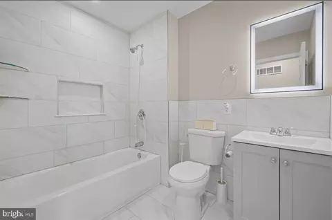 Bath - 1 Hamilton Dr, Clementon, NJ 08021 photo 1 of 1