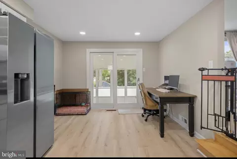 Entry Way - 1 Hamilton Dr, Clementon, NJ 08021 photo 4 of 6