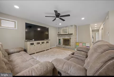 Entry Way - 1 Hamilton Dr, Clementon, NJ 08021 photo 3 of 6
