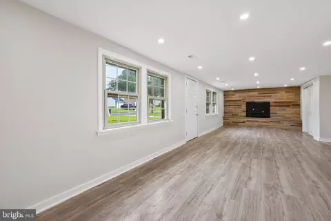 Living - 2310 S Cuthbert Dr, Lindenwold, NJ 08021 photo 4 of 8