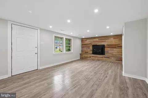 Living - 2310 S Cuthbert Dr, Lindenwold, NJ 08021 photo 2 of 8
