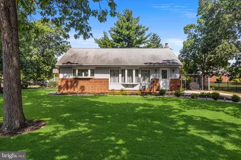 100 Bowling Green Dr, Voorhees, NJ 08043