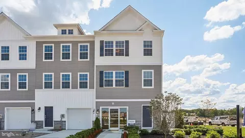 131 Essex Dr, Sicklerville, NJ 08081