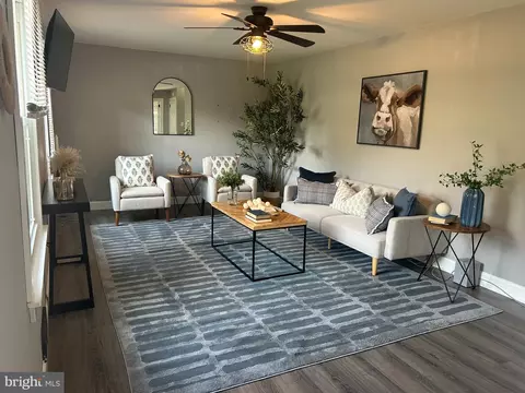 14 Buttonwood Rd, Stratford, NJ 08084