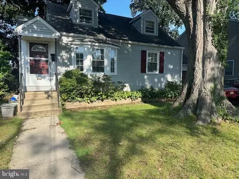 916 Maple Ave, Oaklyn, NJ 08107