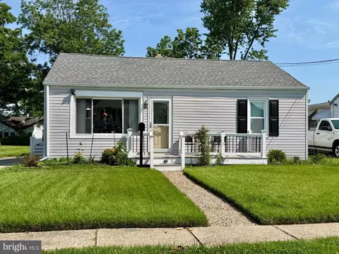 211 E Washington Ave, Magnolia, NJ 08049