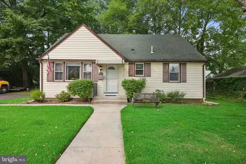 902 Spruce Ave, Oaklyn, NJ 08107