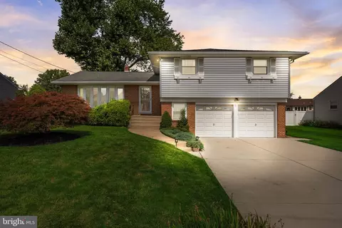 16 Eddy Ln, Cherry Hill, NJ 08002