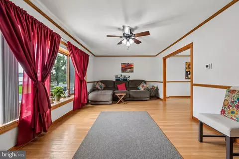 Living - 3 Grant Dr, Clementon, NJ 08021 photo 3 of 3