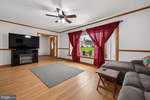 Living - 3 Grant Dr, Clementon, NJ 08021 photo 2 of 3