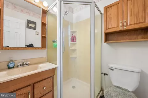 Bath - 3 Grant Dr, Clementon, NJ 08021 photo 1 of 2