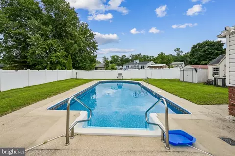 Exterior - 3 Grant Dr, Clementon, NJ 08021 photo 4 of 7